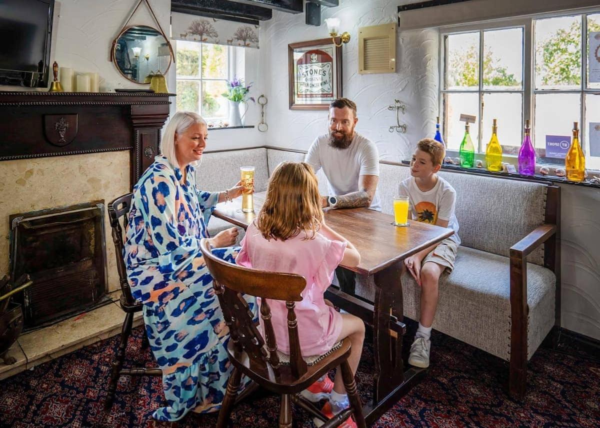 White Rose Country Cottages Thormanby Экстерьер фото